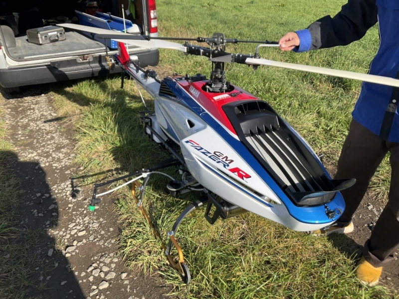 農薬使用量を9割削減。ドローンとAIが変えるスマート草地管理