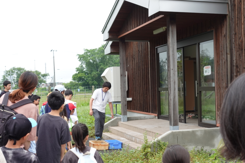 小・中・高校生向け体験講座「牛舎見学・搾乳体験とチーズづくり」を開催しました