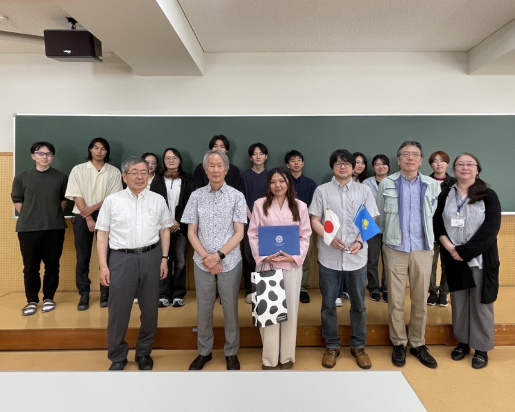 外国人短期研修生(アルファラビカザフ国立大学)の研修報告会を行いました