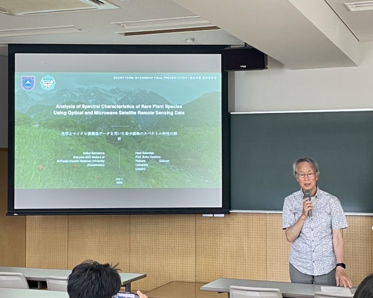 外国人短期研修生(アルファラビカザフ国立大学)の研修報告会を行いました