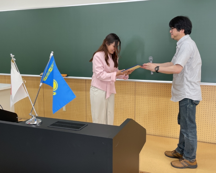 外国人短期研修生(アルファラビカザフ国立大学)の研修報告会を行いました