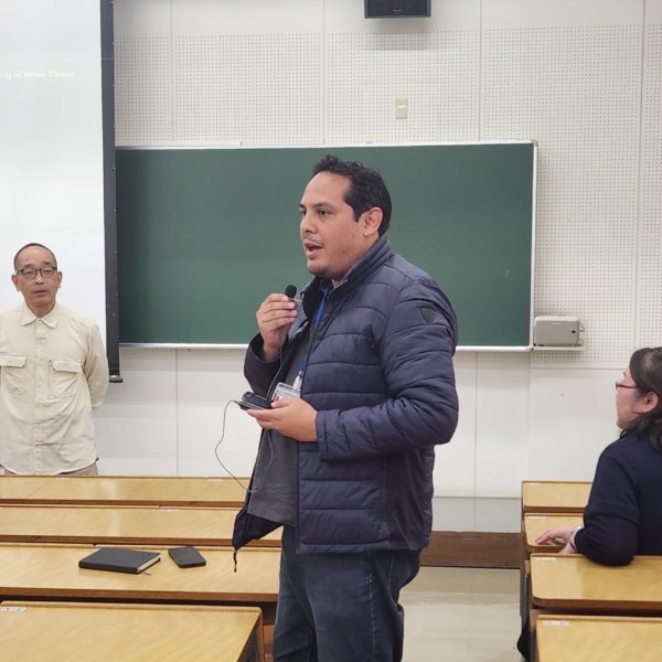 JICA研修員が学内で研修中です